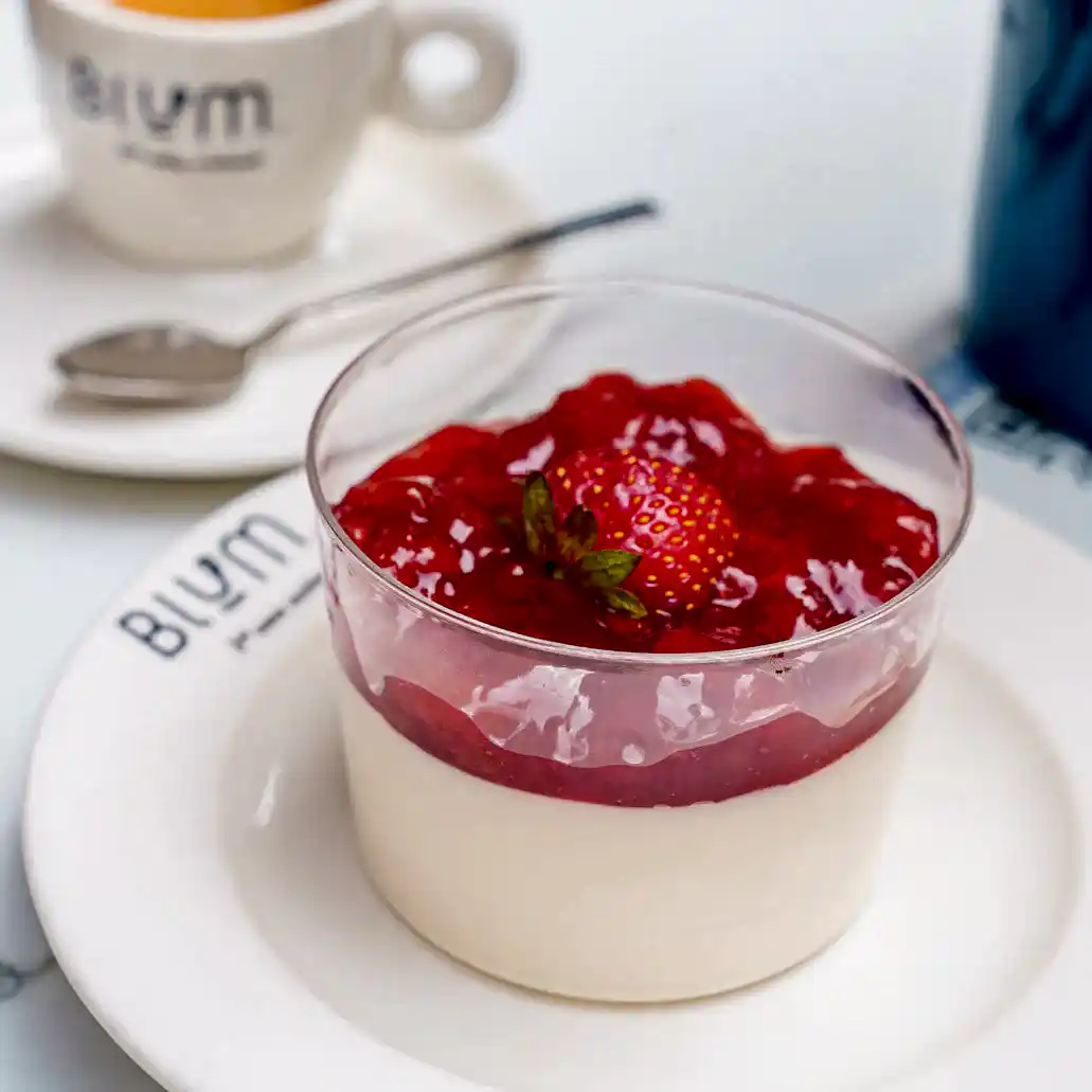 Çilekli Panna Cotta - blumcoffeehouse